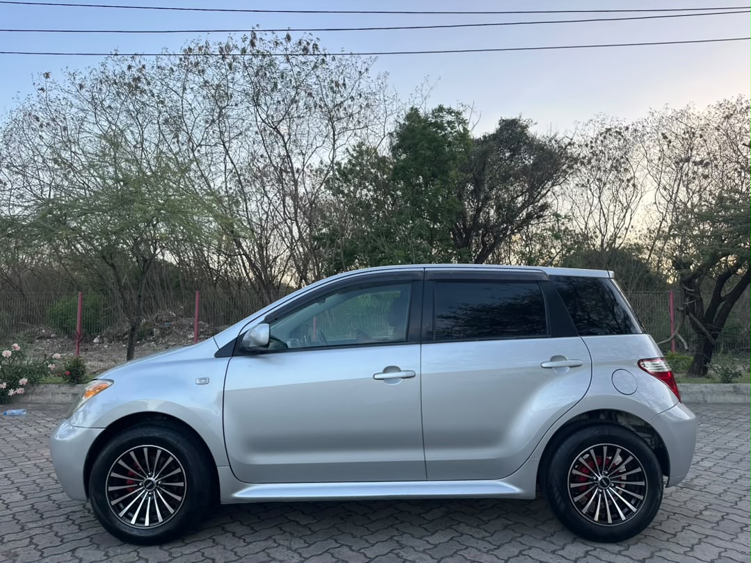 TOYOTA IST thumbnail 6